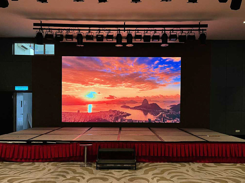 best_outdoor_led_screen_rental_UAE